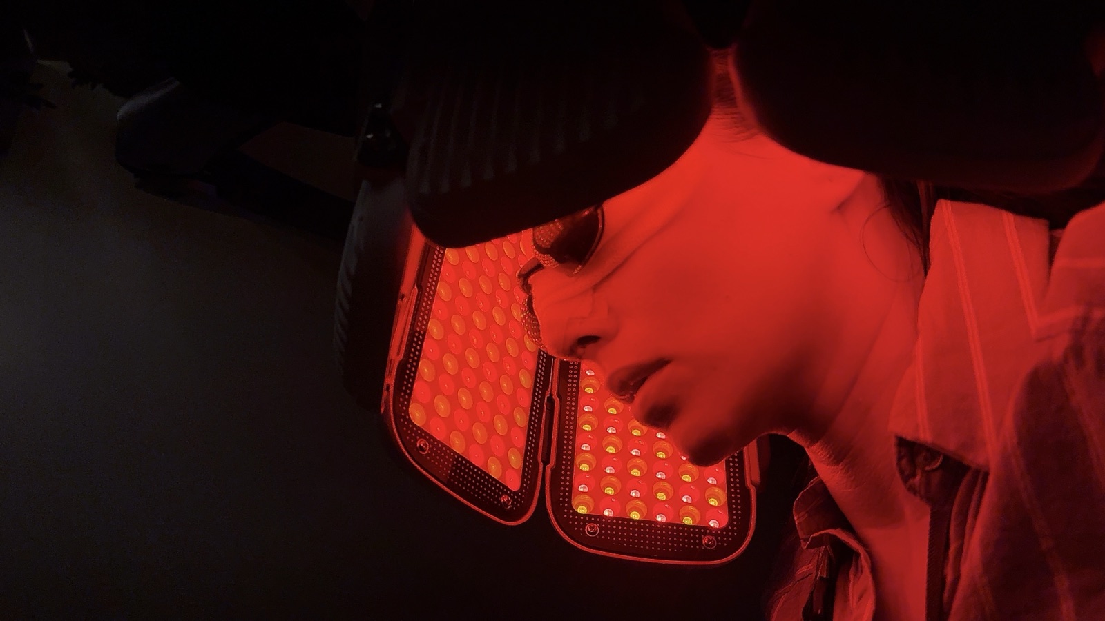 Terapia de luz LED en la cabina de Regeneraskin Center